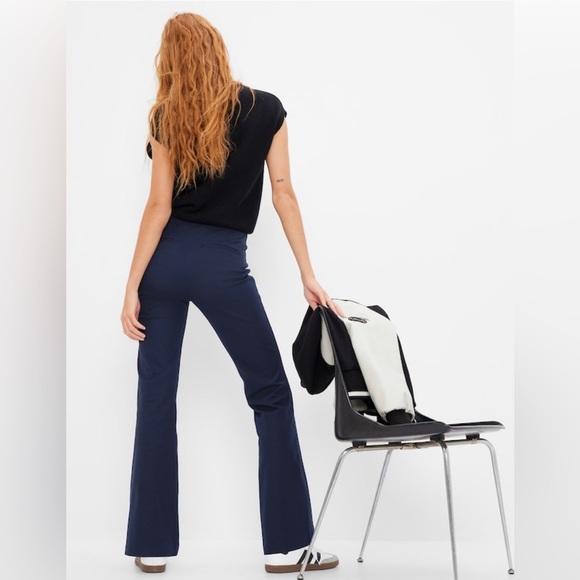 NWT! GAP Navy Blue High Rise BiStretch Flare Pants - Size 2 🔹 - Picture 2 of 9